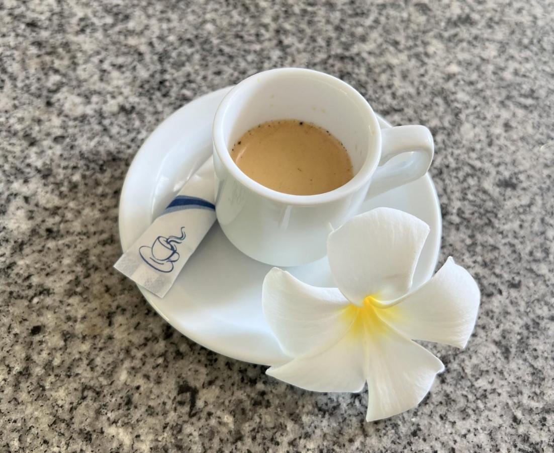 Pare Lodge Tahiti Pirae Exteriör bild