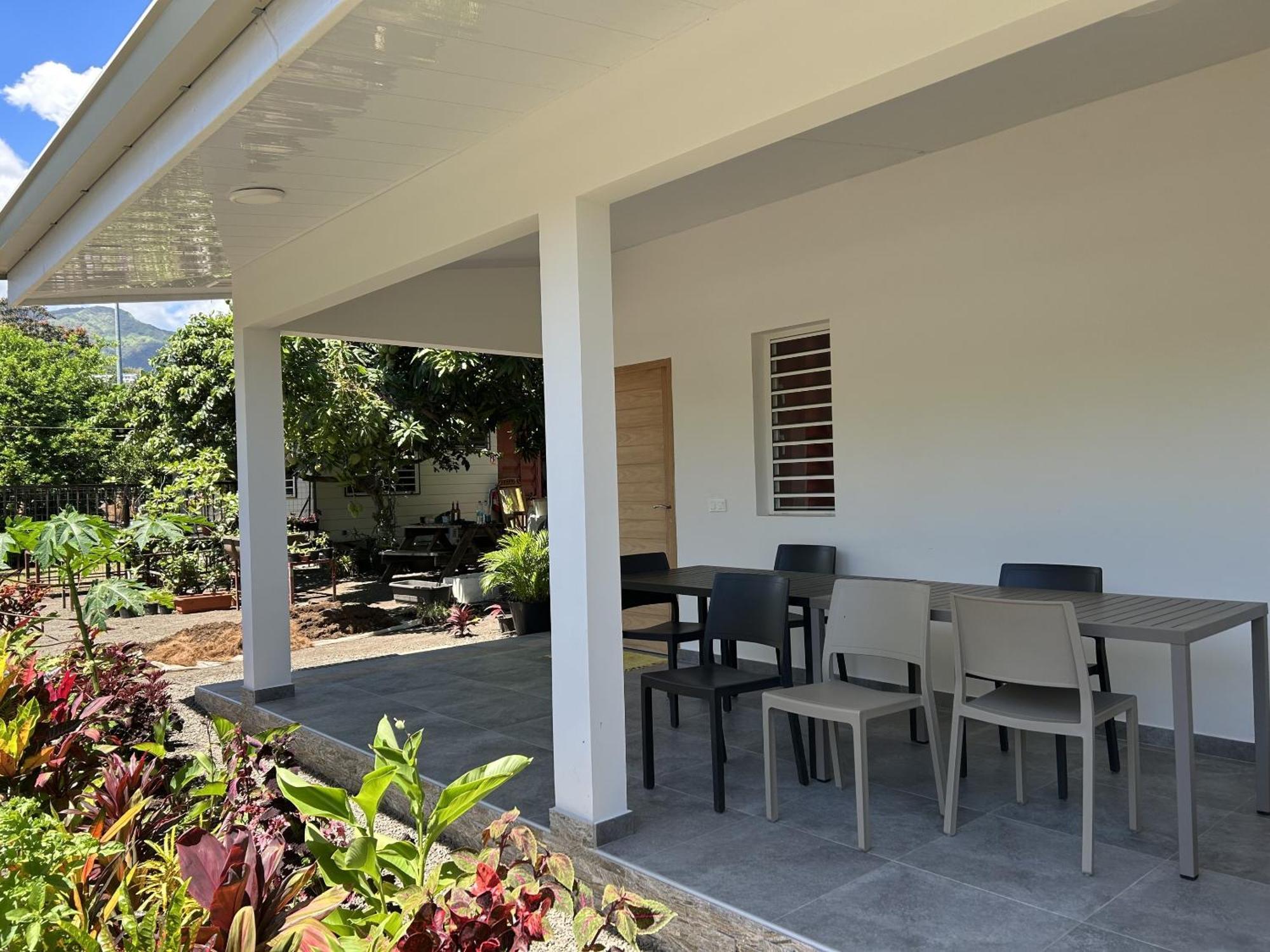Pare Lodge Tahiti Pirae Rum bild