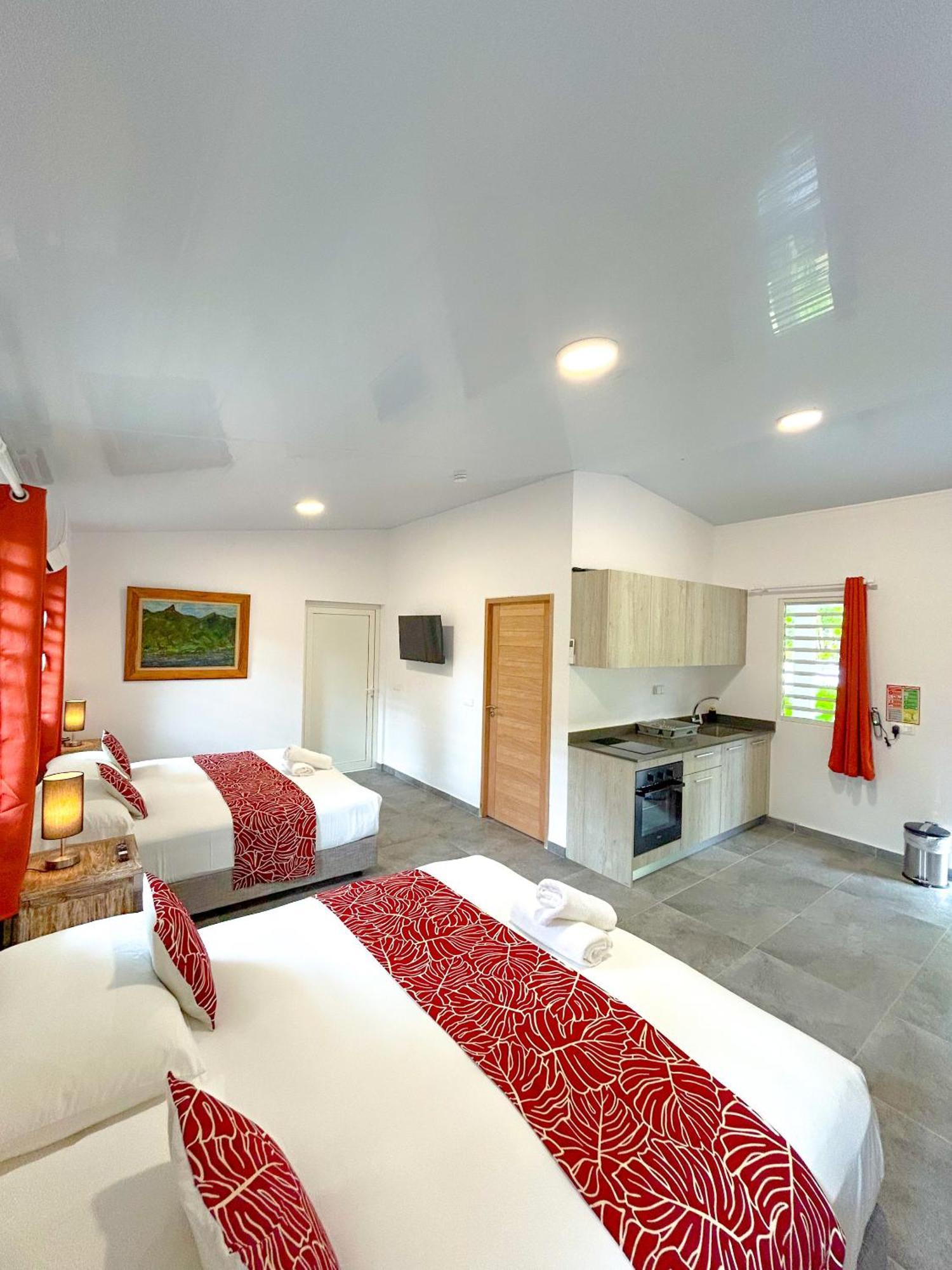 Pare Lodge Tahiti Pirae Exteriör bild